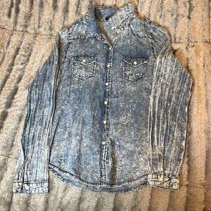 Chiqle Denim Architect acid wash button up top